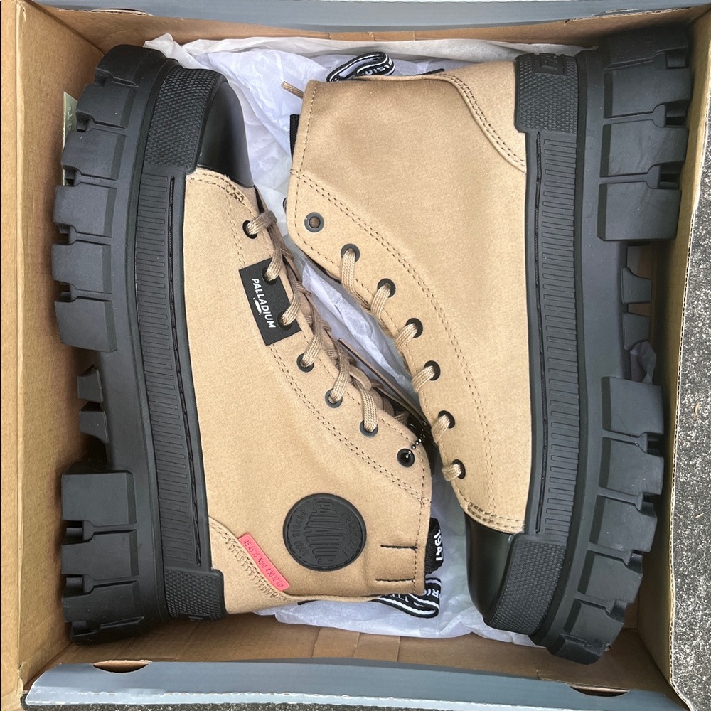🆕. Palladium Women’s Revolt Olive Rugged Tan Hiking Boots  10